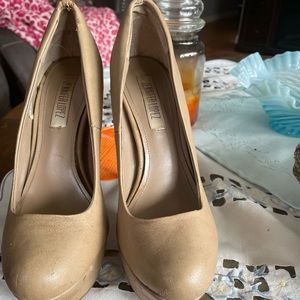 Jennifer Lopez woman size 7 heels